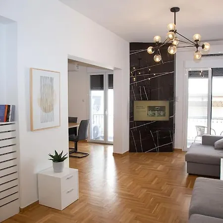 Spacious Apartment In Pagkrati Athens Exterior photo