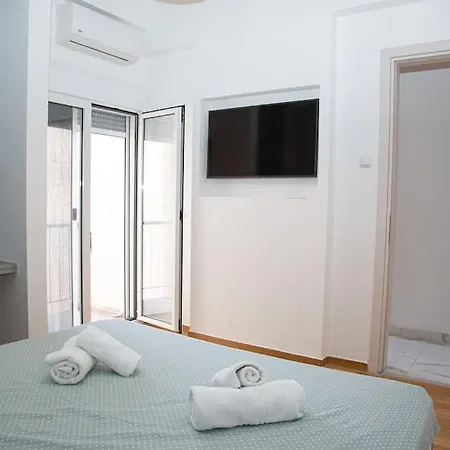 Spacious Apartment In Pagkrati Athens Exterior photo