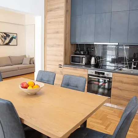 Spacious Apartment In Pagkrati Athens Exterior photo