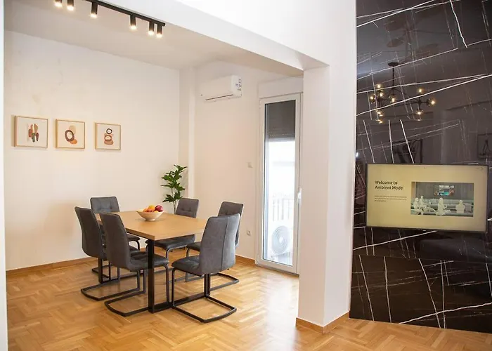 Spacious Apartment In Pagkrati