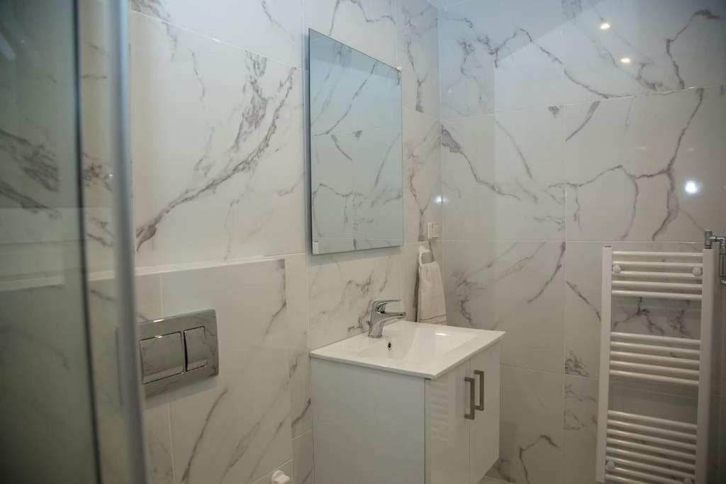 Spacious In Pagkrati Apartment Athens
