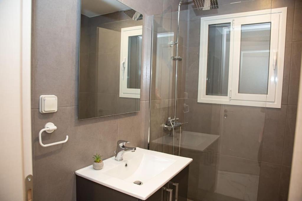 Spacious In Pagkrati * Athens