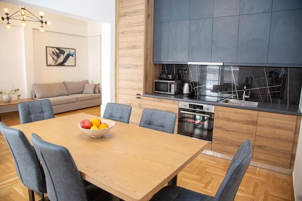 Spacious In Pagkrati Apartment