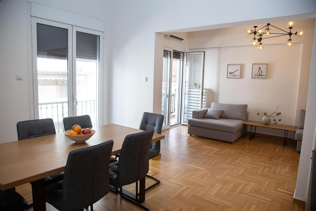 Spacious In Pagkrati Apartment *
